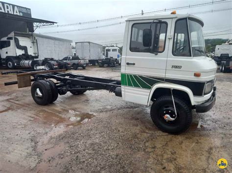 Caminhao Mercedes benz MB 708 usado à venda