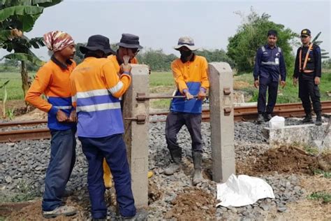 PT KAI Tutup 36 Perlintasan Liar Di Wilayah Daop 4 Semarang About