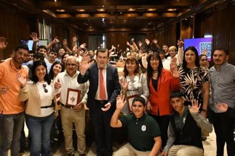 El Gobernador Zamora Recibi Con Entusiasmo A Alumnos De Banda Y