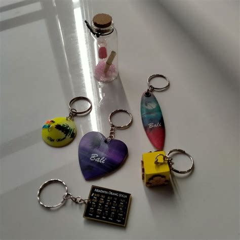 Souvenirs keychains, Hobbies & Toys, Stationery & Craft, Other ...