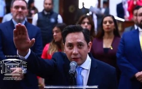 Federico Chávez suplente de Christian Von Roehrich rinde protesta en