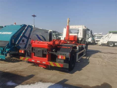 Low Price China Sinotruk HOWO 6X4 Heavy Duty Skip Loader Roll Off Hook