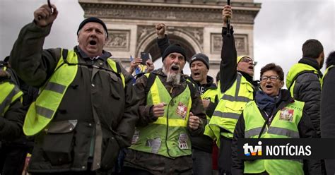 Coletes Amarelos Protestos Continuam Apesar Das Promessas De Macron