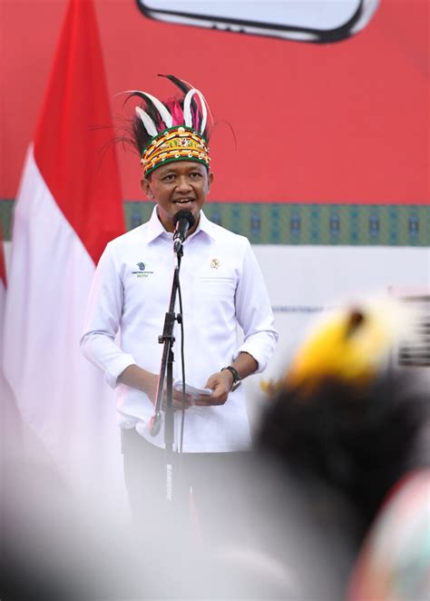 Foto Presiden Jokowi Serahkan Nib Bagi Pelaku Umkm Di Tanah Papua