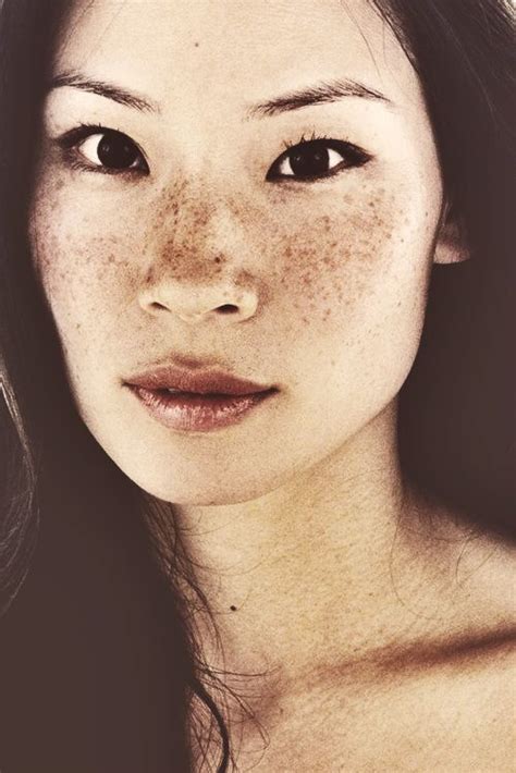 Natural Beauty Lightening Freckles And Sunspots Women With Freckles Freckles Lucy Liu