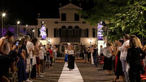 Ottobre Rosa Al Teatro Toniolo Di Mestre La Sfilata Di Donne Che