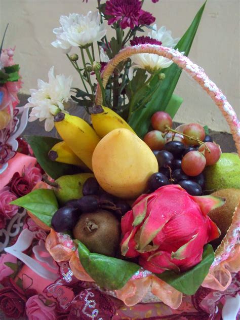 Hitam Putih Kehidupan: HANTARAN BUAH-BUAHAN