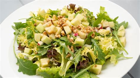 Ensalada De Manzana Rabanitos Y Nueces