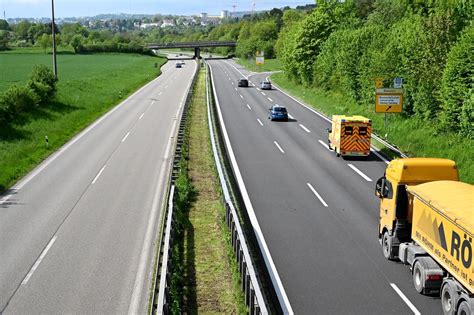 B10 UlmUniversität und Auffahrt A8 Stau droht wegen Baustelle