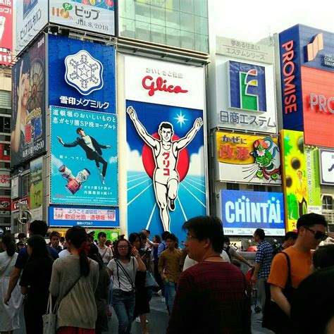 日曜日、夕刻の道頓堀。 所要で、ミナミへ。 『グリコの看板』 写真に収めたのは、生涯初めて。 大阪人は、こんなもんです。 笑、グリコの