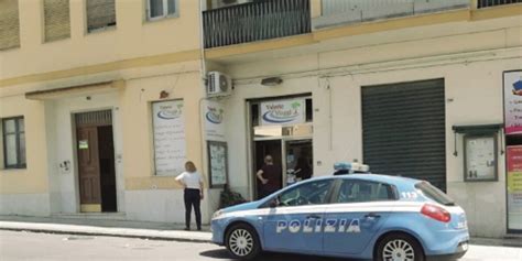 Tenta Una Rapina In Un Agenzia A Caltanissetta E Spara Prima Di Fuggire