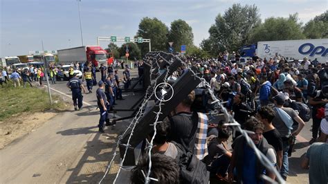 Migrants Protest Hungary’s Border Fence - The New York Times