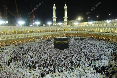 Masjid Al-Haram at Makkah at night. – Stock Editorial Photo © shahreen ...