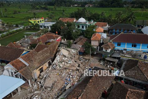 Masjid Dan Pesantren Roboh Di Desa Kadudampit Cianjur Republika Online