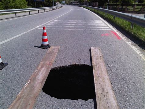 La Manutenzione Delle Strade Non Si Fa E I Consumi Di Asfalto Scendono