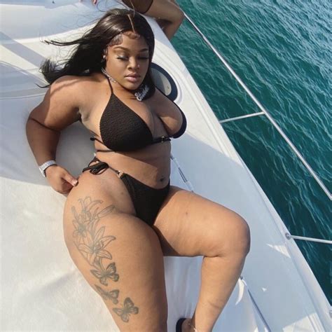 Hot Sexy Mello Buckzz Bikini Pics