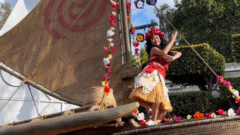 Polynesians Criticize Moanas Hula Choreography In Magic Happens