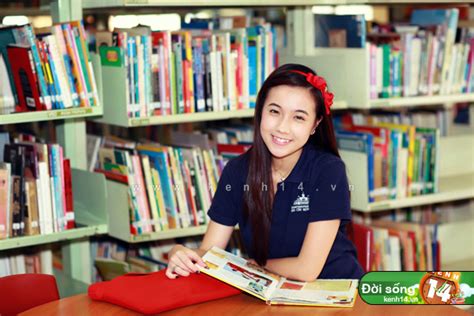 Cùng hot girl Mie đi tour quanh trường học của mình