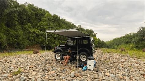 Solo Camping Di Tengah Sungai Dengan Jimny Hujan Turun Di Malam Hari