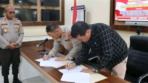 KPU Karo Beserta Polres Tanah Karo Tanda Tangani Perjanjian Kerjasama