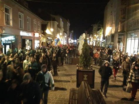 Economica Net Sute De Persoane Protesteaz La Timi Oara Bra Ov I