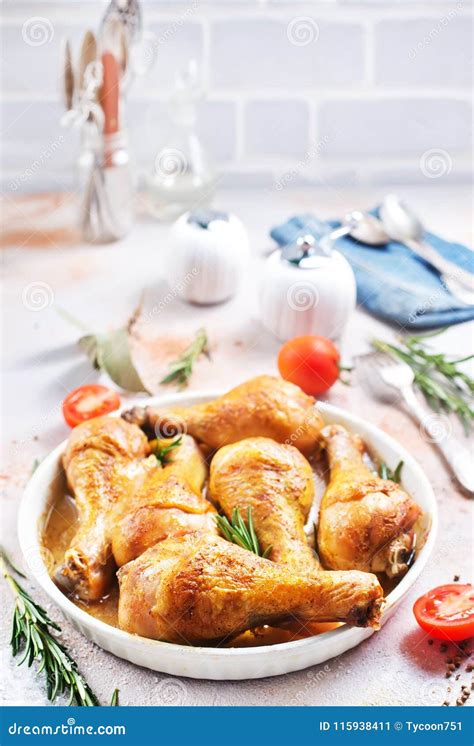 Piernas De Pollo Cocidas Al Horno Imagen De Archivo Imagen De Comida