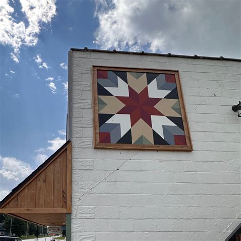 Exploring The Colorful History Of Barn Quilts In America