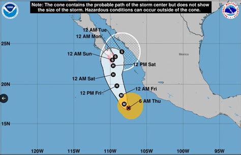 Norma se intensifica a huracán en Pacífico mexicano y provoca lluvias