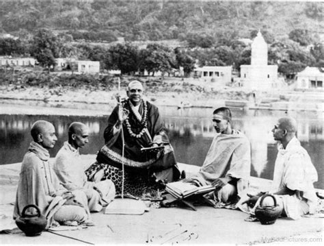 Sivananda Saraswati With His Disciples