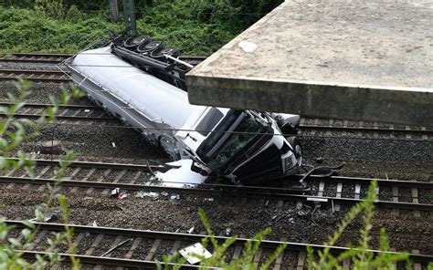 Bahnstrecke Bei Kerpen Horrem Gesperrt Lastwagen Von Br Cke Auf