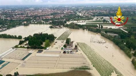 Inundaciones En Italia Dejan Al Menos Ocho Muertos Y Miles De Evacuados