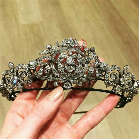 Pin on tiaras | Royal jewelry, Gorgeous jewelry, Diamond jewelry designs