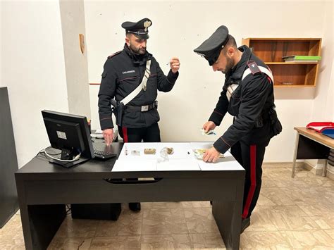 Levane Spaccio Di Droga In Piazza Falcone E Borsellino Arrestato