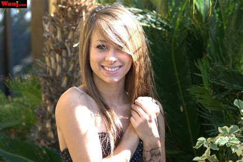 Hot Amateur Chick With Arm Tattoos Poses Outdoors For Her New Fans Photos