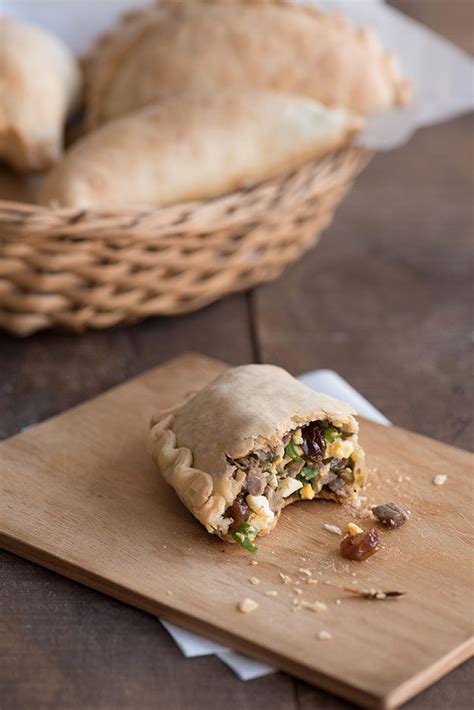 Empanada De Carne Cortada A Cuchillo