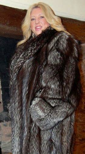 Pin By Mark George On Furcoats2 Fur Coats Women Fur Fashion Fur Coat