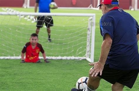 El Día Que Maradona Le Metió Un Gol A Un Niño Sin Piernas Las2orillas