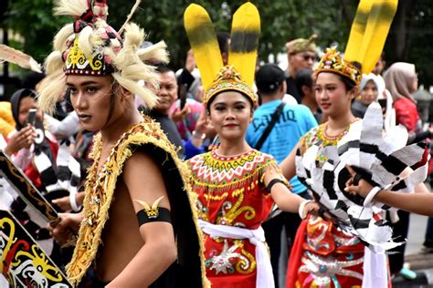 Foto Karnaval WJF Meriah Meski Sempat Diguyur Hujan