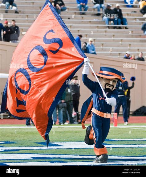 University of virginia mascot hi-res stock photography and images - Alamy