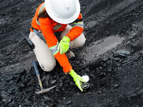 Casi Mil Mujeres Laboran En El Sector Minero Energ A Hoy