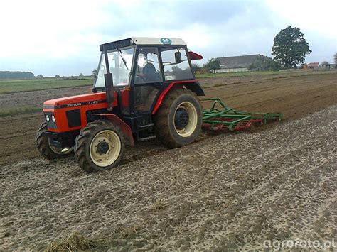 Foto Ciagnik Zetor Agregat Uprawowy Na Bronie Ci Kiej Id