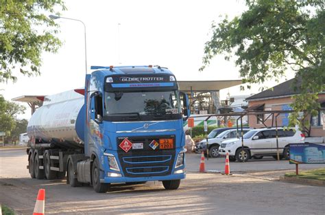 Ypfb Garantiza Millones De Litros De Combustible Para S C El