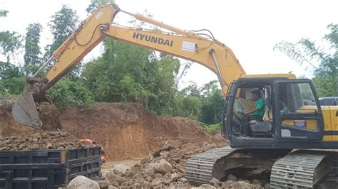 Hyundai Hx210s Excavator Loading Trucks Interkat Sa Youtube