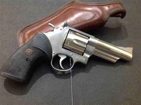 Smith & Wesson model 629-1 44 mag w/ S&W holster