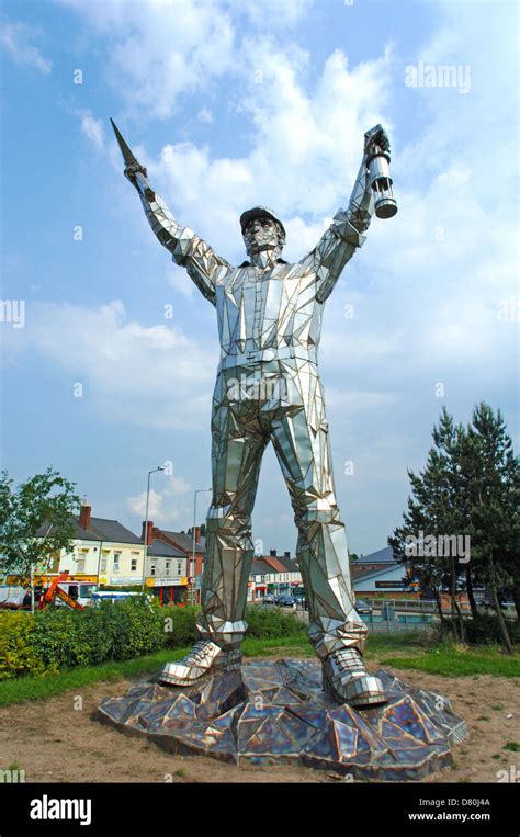 Brownhills Miner Statue by sculptor John McKenna, Walsall Stock Photo ...