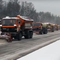 Rama Prozor Info Pogledajte čime Rusi čiste autocestu od snijega i leda