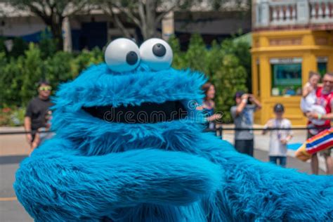 Cookie Monster Dancing in Sesame Street Party Parade at Seaworld 2 ...