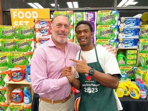 NY Jet Garrett Wilson Bags Groceries At Newark ShopRite: VIDEO | Newark ...