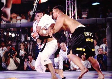 Royce Gracie has a hard time against Kimo Leopoldo at UFC 3 - MMA ...