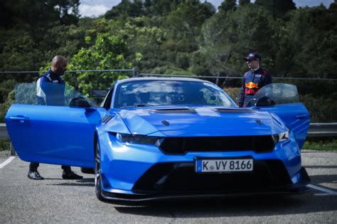 max verstappen  chris harris prueban el nuevo ford mustang gtd  el